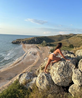 Молодая, стройная красотка приглашает в гости щедрого мужчину. Гарантирую яркие впечатления и приятный отдых. Фото мои, без обмана. 15599, 25 лет