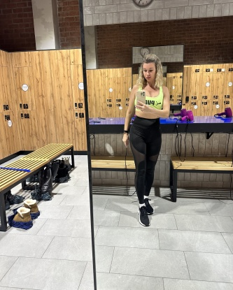 Очаровательная леди приглашает в гости состоятельного джентльмена для приятного времяпровождения. Буду нежной и страстной, исполню все твои желания. Звони, не смущайся! 5997, 33 года